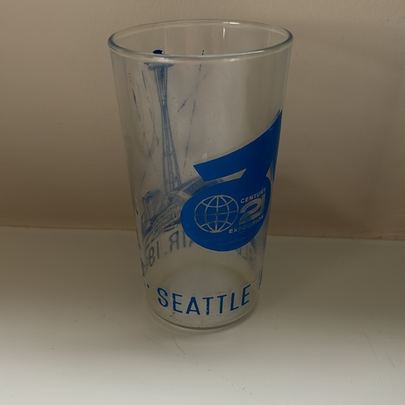 WORLD’S FAIR vtg 1962/Seattle ~ souvenir drinking glass - Picture 2 of 2